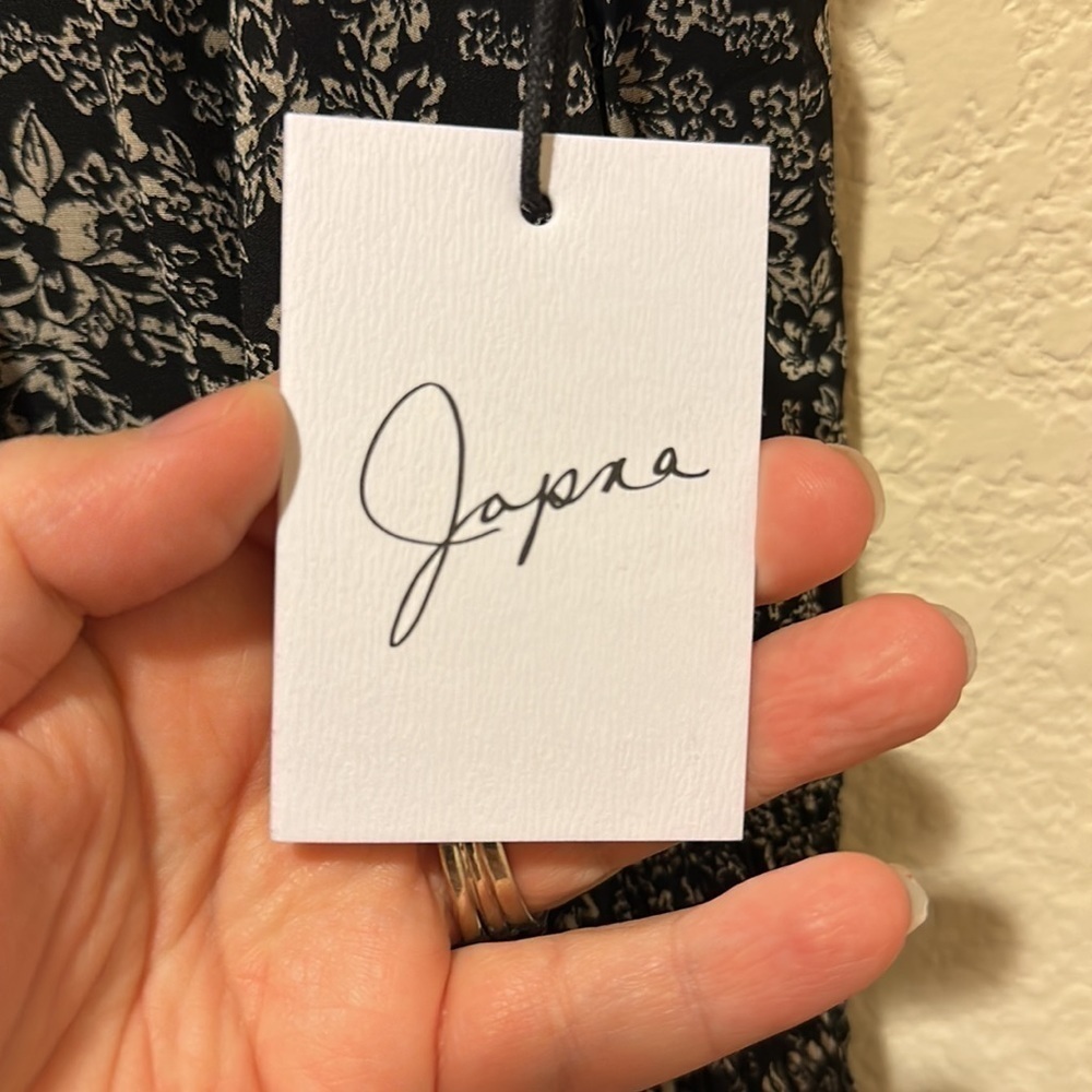 Japna Black and White Floral Top - Picture 5 of 7